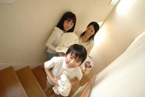 玄関引戸の交換ガイド：おしゃれで機能的な玄関を手に入れるためのステップバイステップ解説